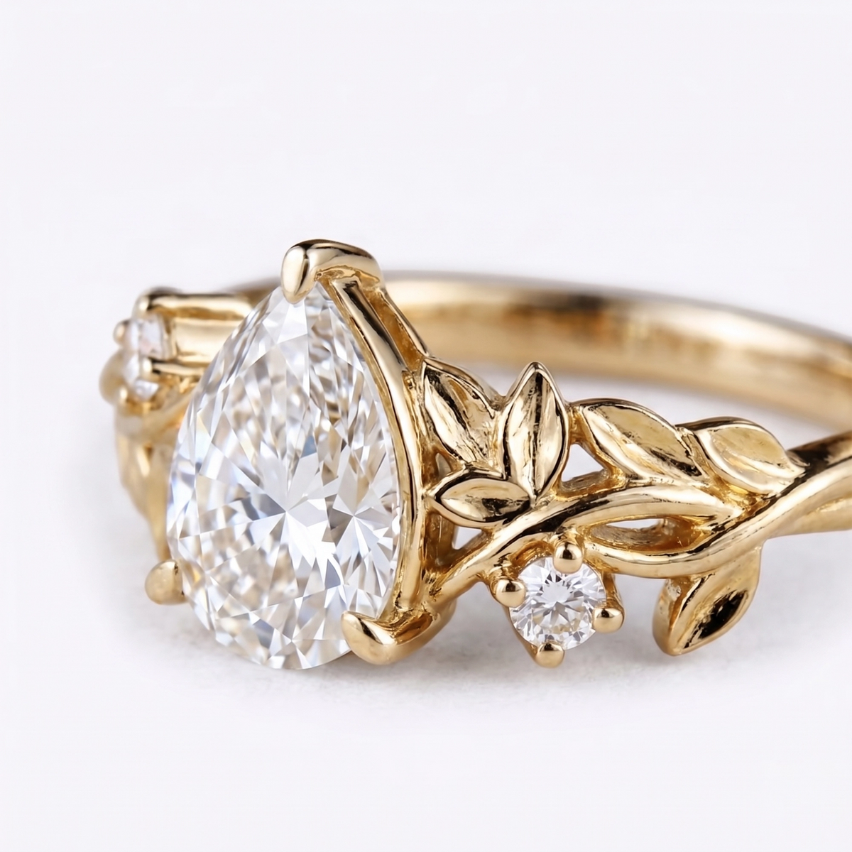 Pear Cut Moissanite Engagement Ring – Nature-Inspired 14K Gold Leaf Rings