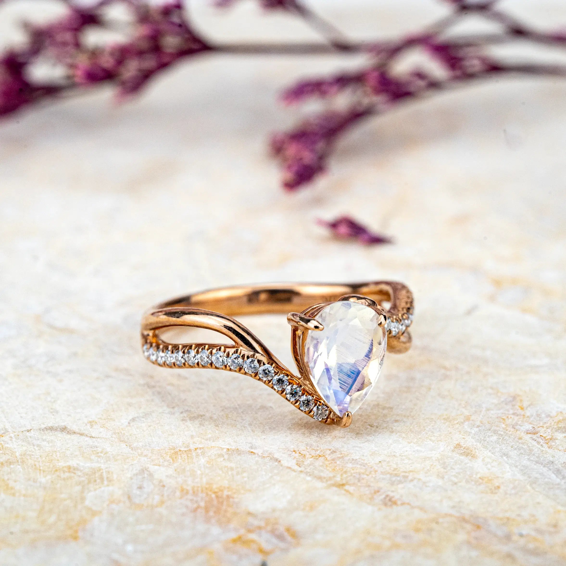 LuminaGem – Anillos de Compromiso de Piedra de Luna Natural para Damas Anillo de Cumpleaños de Piedra Natal