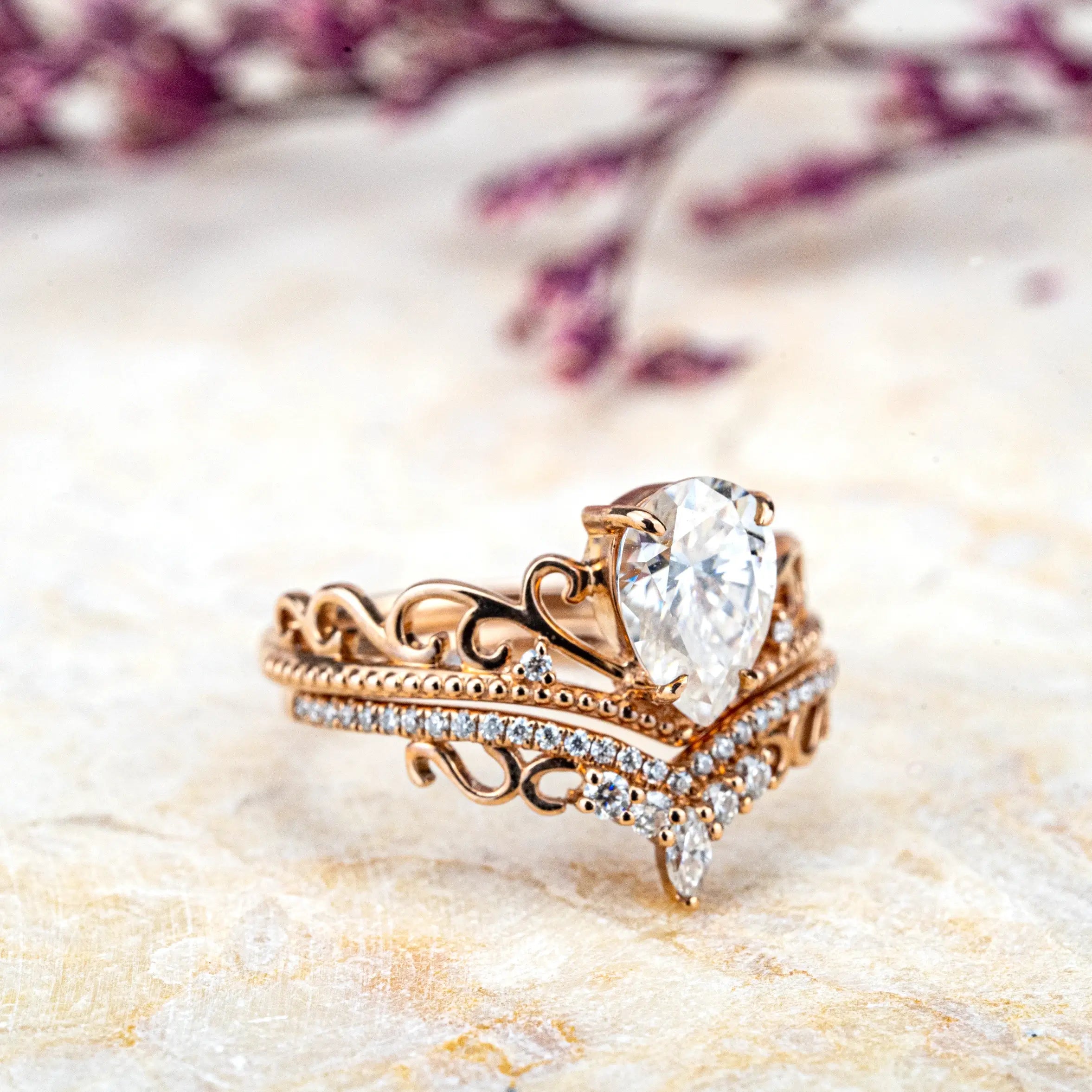 Anillos de Promesa Vineheart – Conjunto de Anillos de Moissanita en Corte Pera de 14K