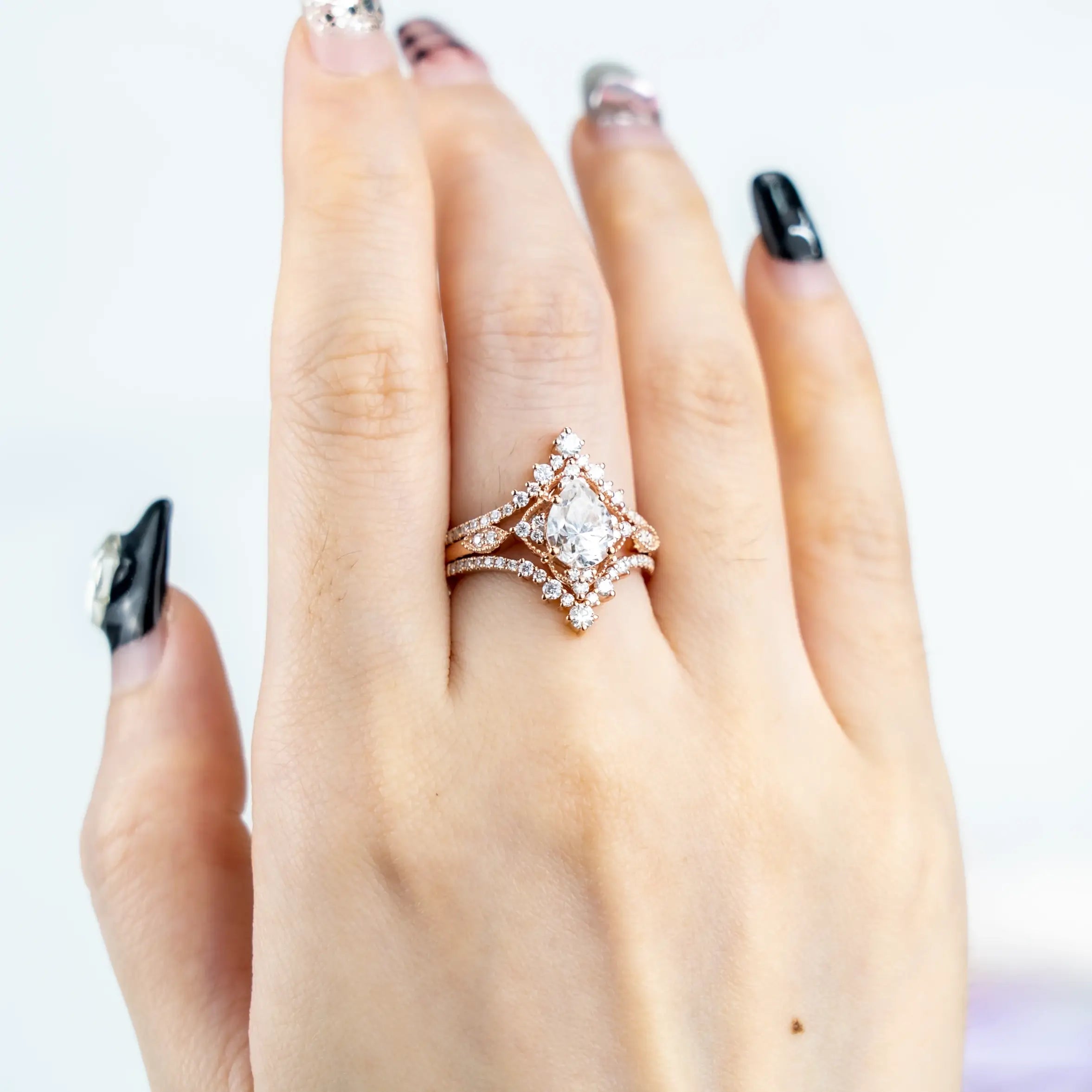 Luxurious 3-Piece Pear-Cut Moissanite Engagement Ring Set – European Vintage Elegance
