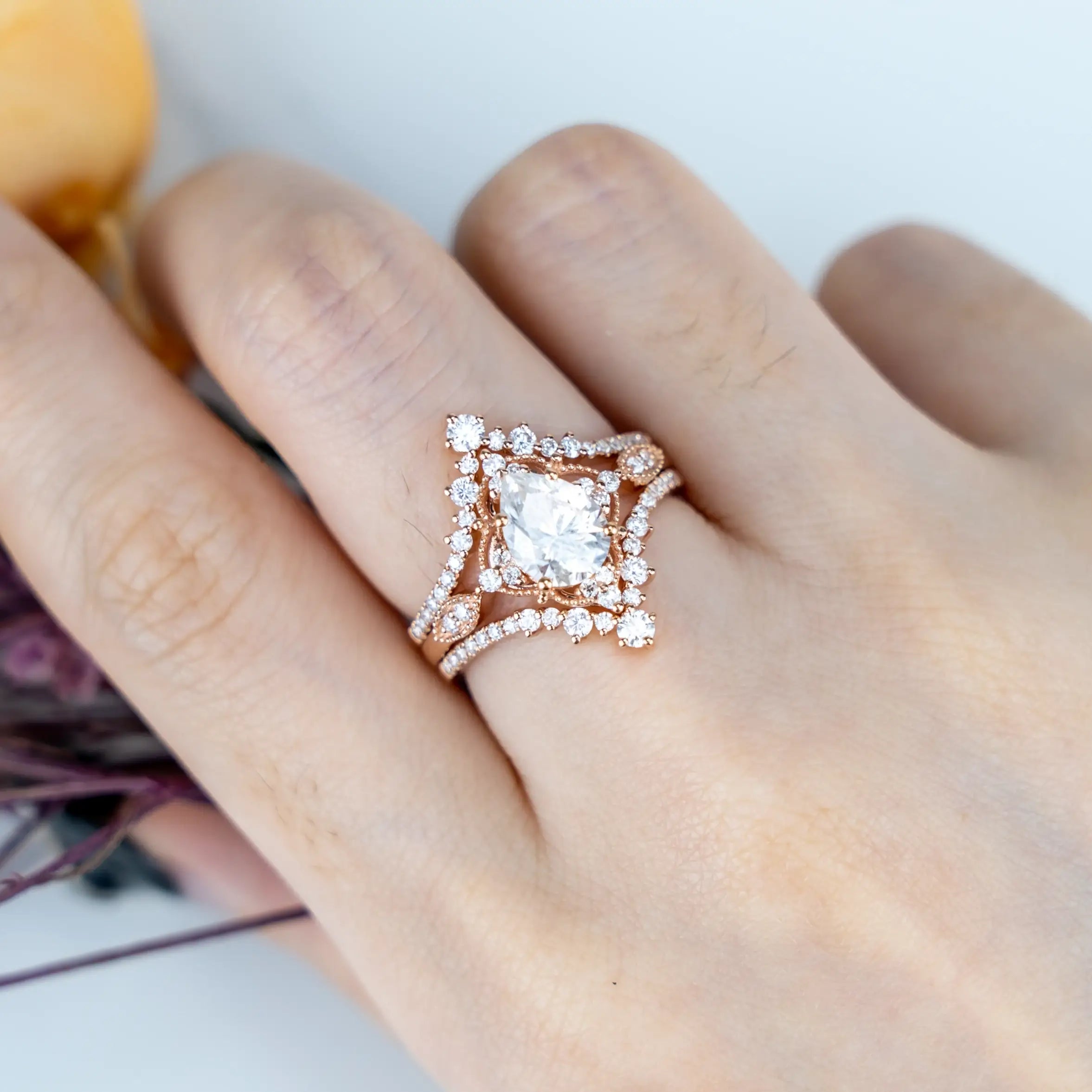 Luxurious 3-Piece Pear-Cut Moissanite Engagement Ring Set – European Vintage Elegance for ladies