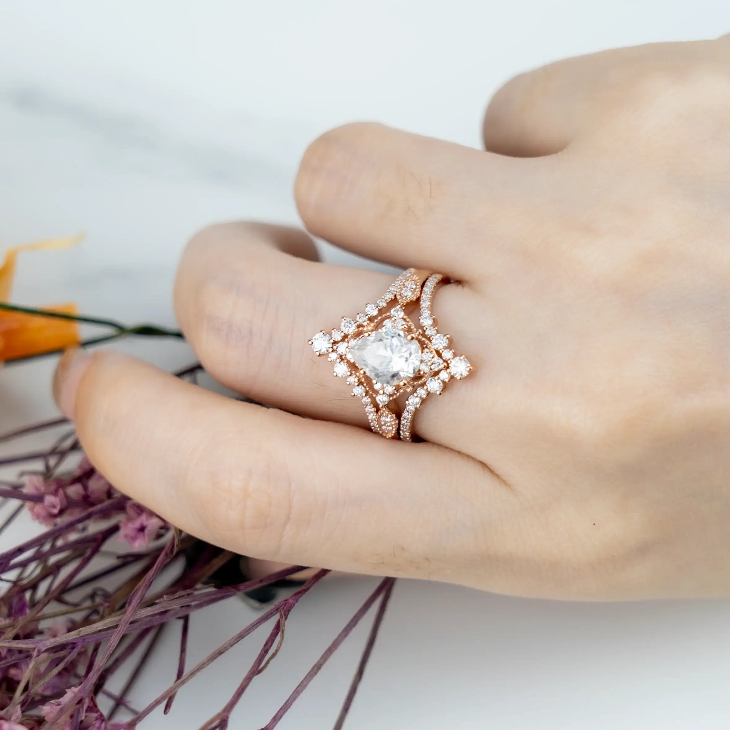 Luxurious 3-Piece Pear-Cut Moissanite Engagement Ring Set – European Vintage Elegance