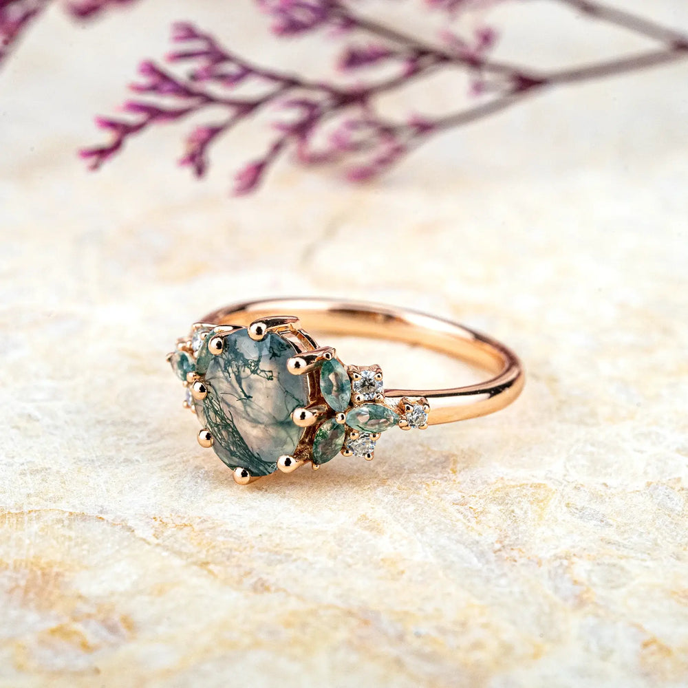 Verlobungsring mit Moosachat, Detailansicht des handgefertigten Designs