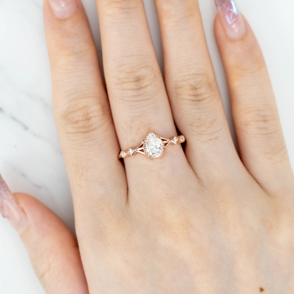 Custom Minimalist Pear-Cut Moissanite Engagement Rings For ladies gift