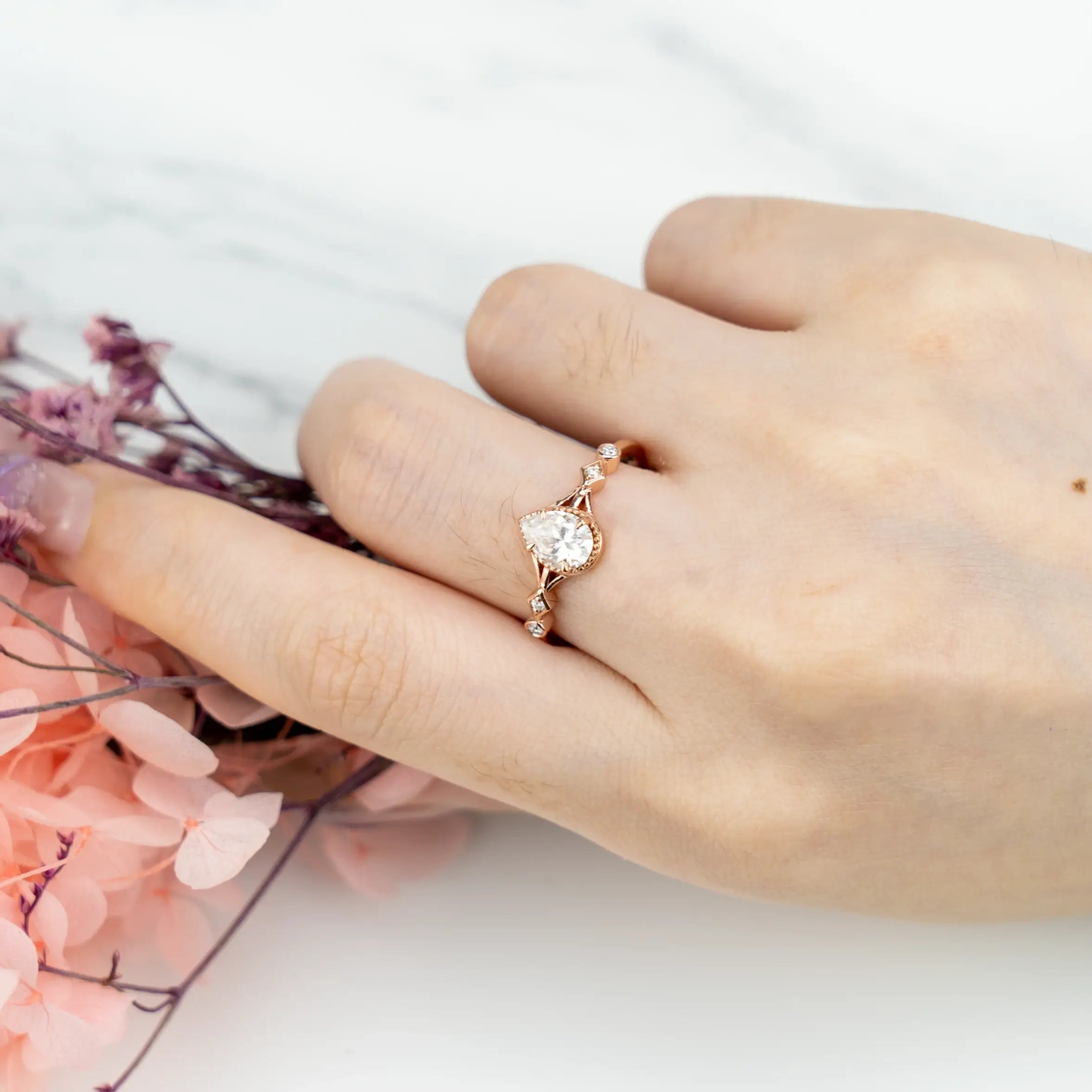 Custom Minimalist Pear-Cut Moissanite Engagement Rings For ladies gift promise