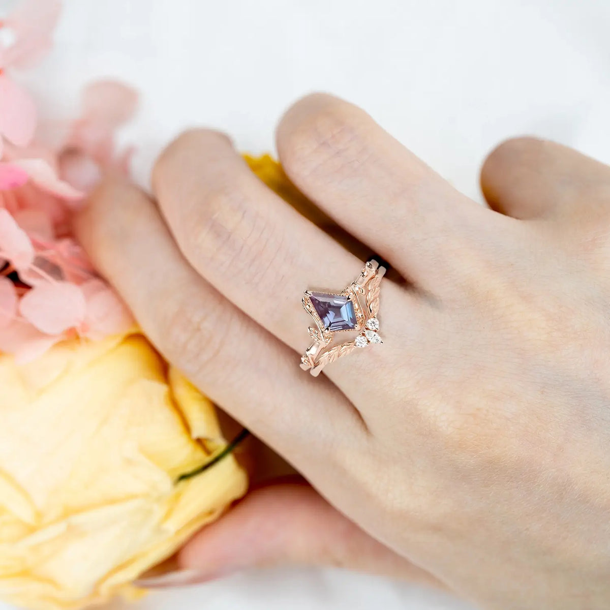 June Birthtsone Alexandrite Kite Leafy Engagement Ring Set  | orleone