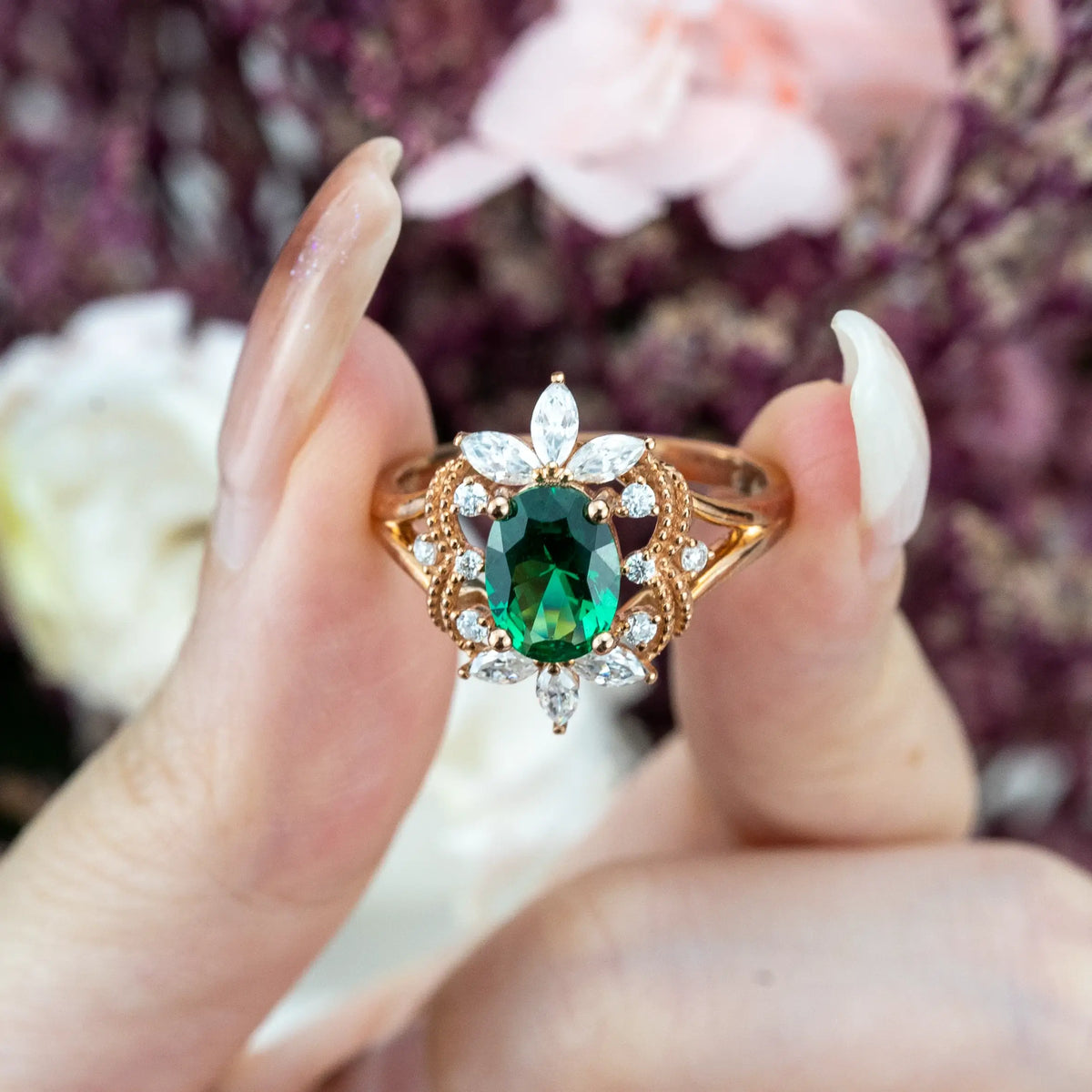 Bague de fiançailles en émeraude ovale de laboratoire - Bague de naissance céleste de mai