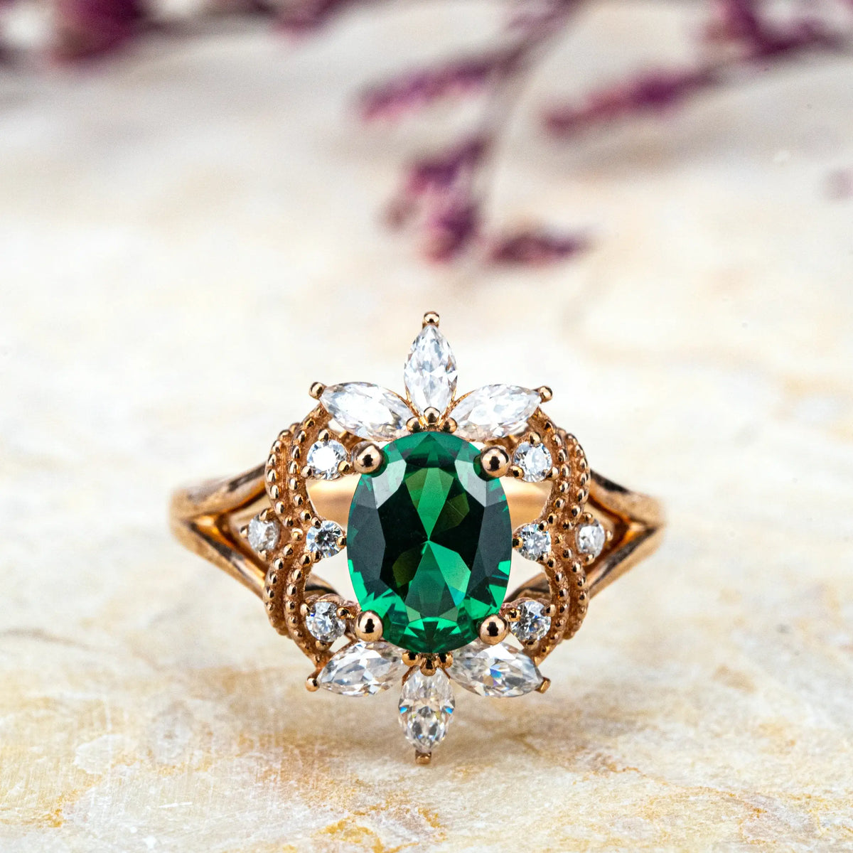 Bague de fiançailles en émeraude ovale de laboratoire - Bague de naissance céleste de mai
