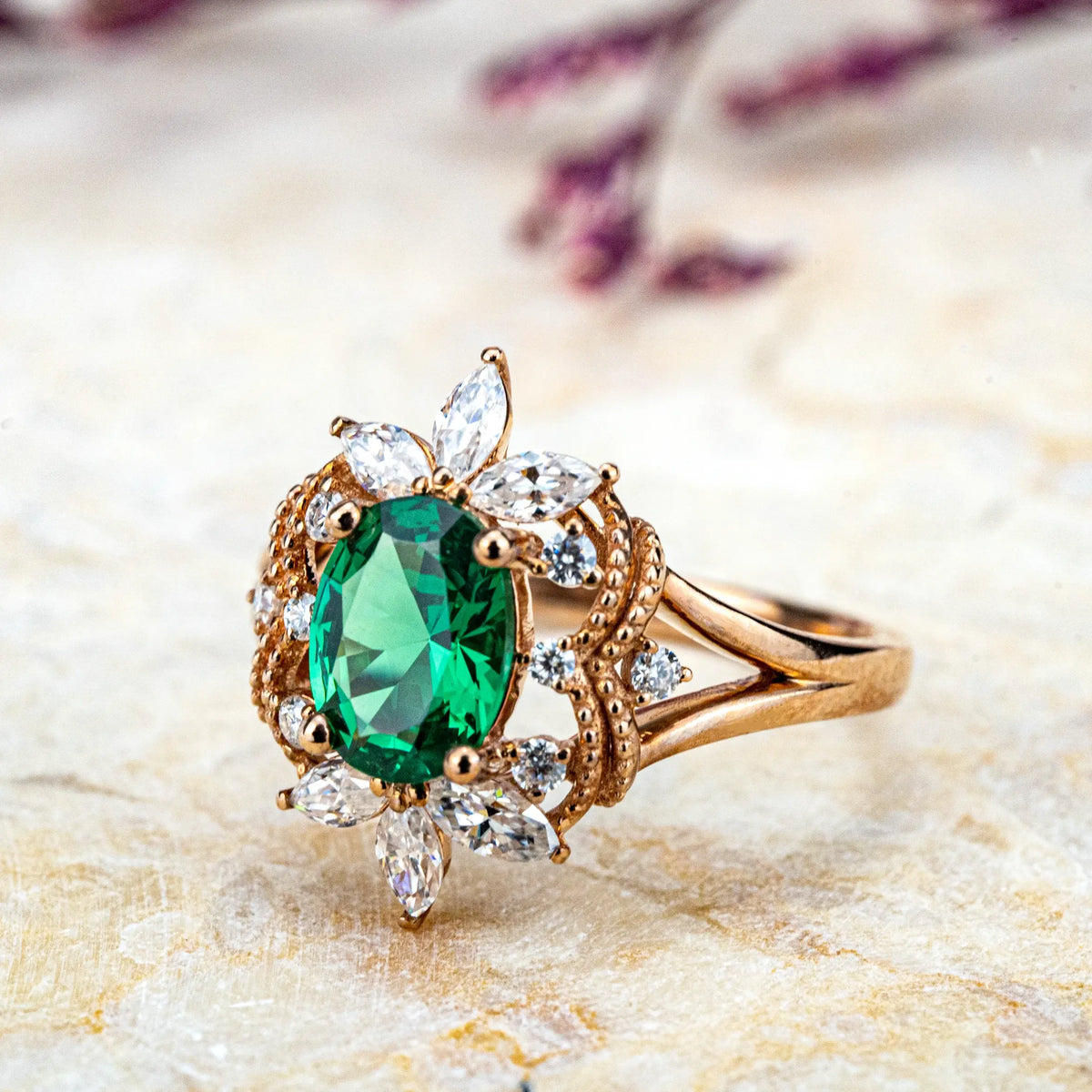 Bague de fiançailles en émeraude ovale de laboratoire - Bague de naissance céleste de mai