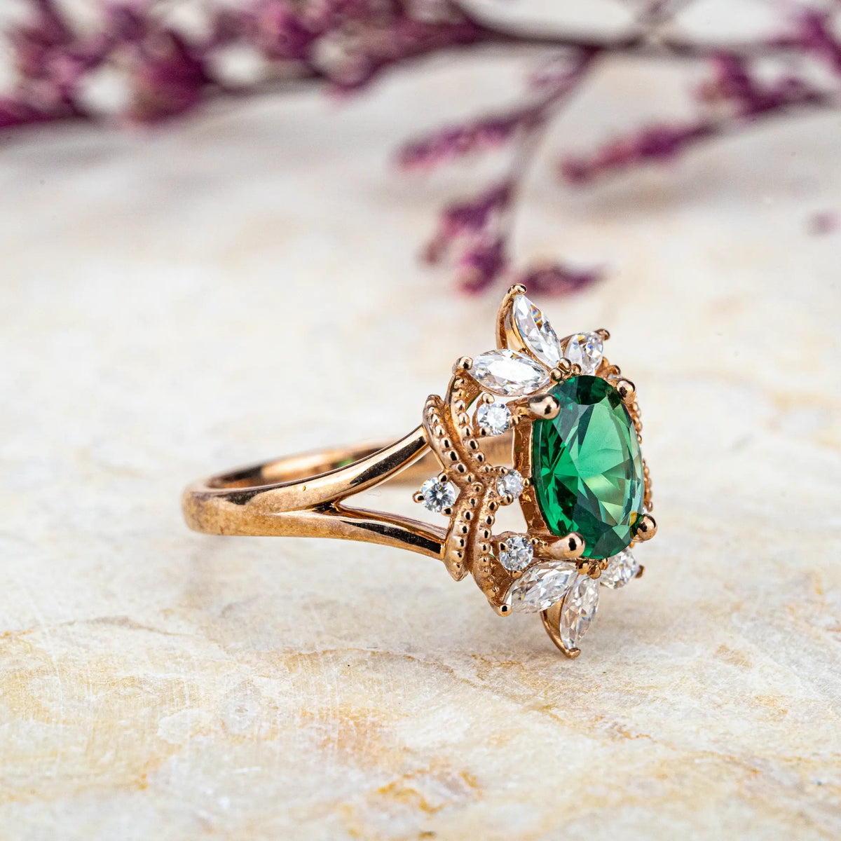 Bague de fiançailles en émeraude ovale de laboratoire - Bague de naissance céleste de mai
