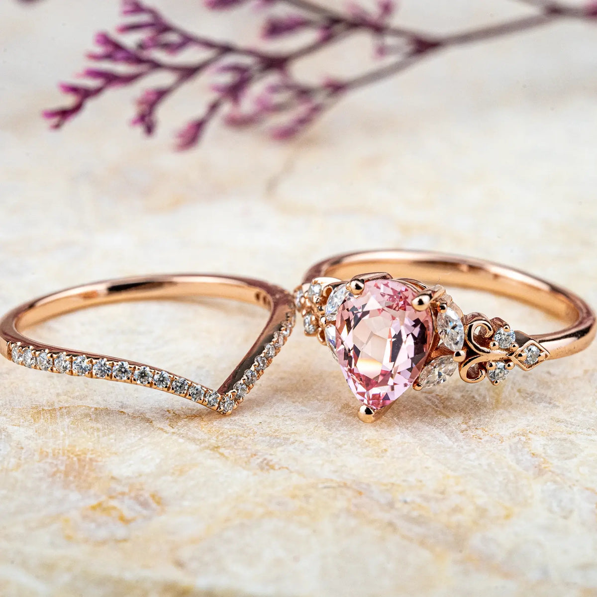 Vintage Verlobungsring mit birnenförmigem rosa Quarz und Moissanit – Roségold