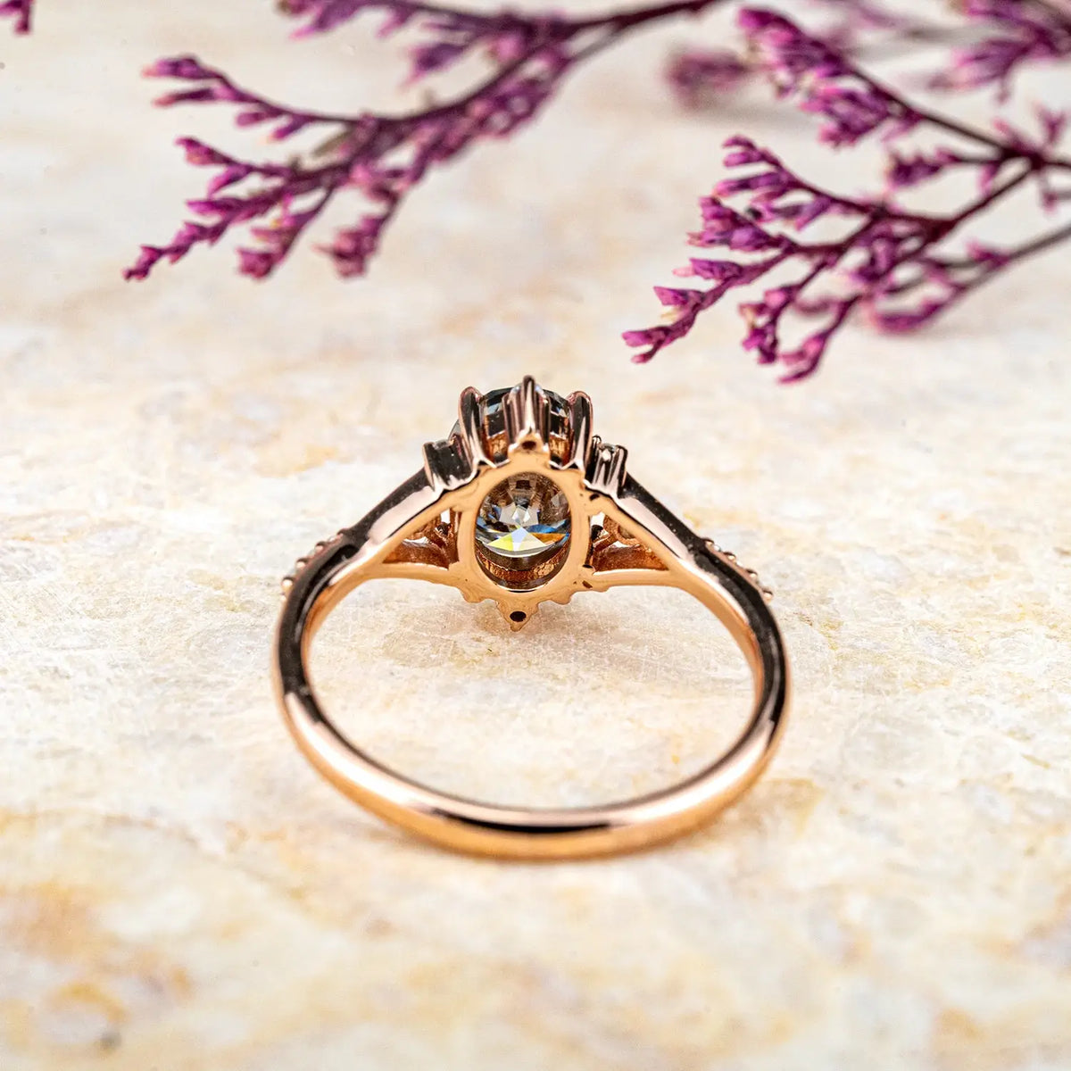 Bague en or avec moissanite ovale grise – Bagues de fiançailles uniques et contemporaines